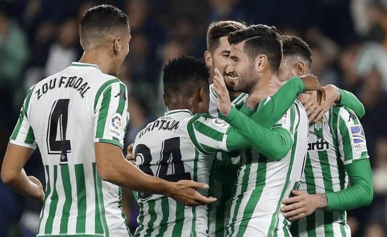 国际比赛日体能课后，塞维利亚复出首秀备战欧联，态度坚定，球探报告显示潜力的简单介绍