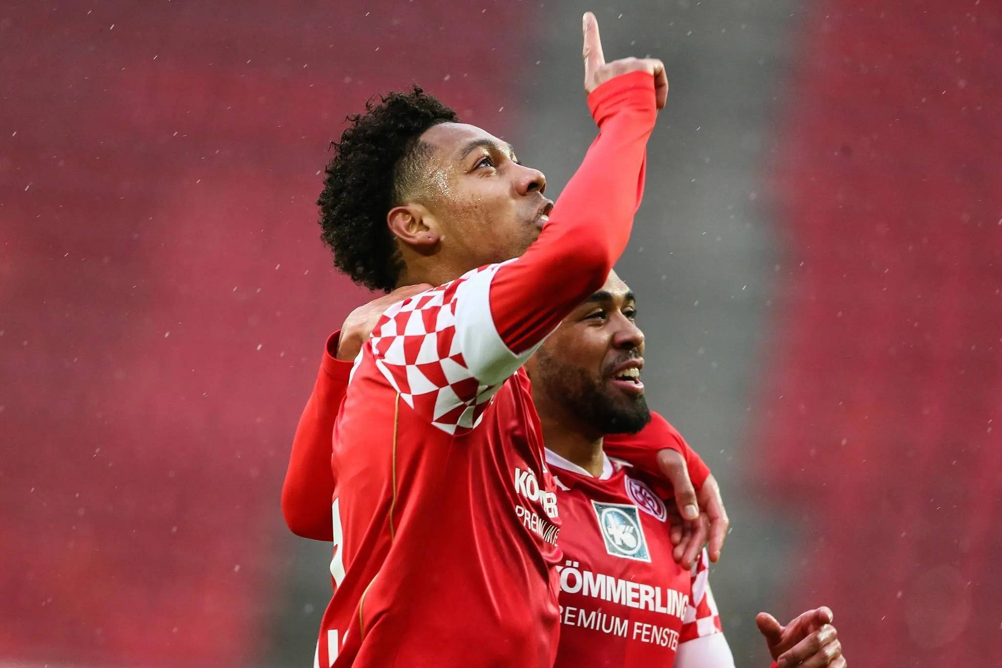 德甲今晨再迎强敌，皇家马德里战术微调，主帅态度：媒体盛赞，临场指挥获称赞的简单介绍