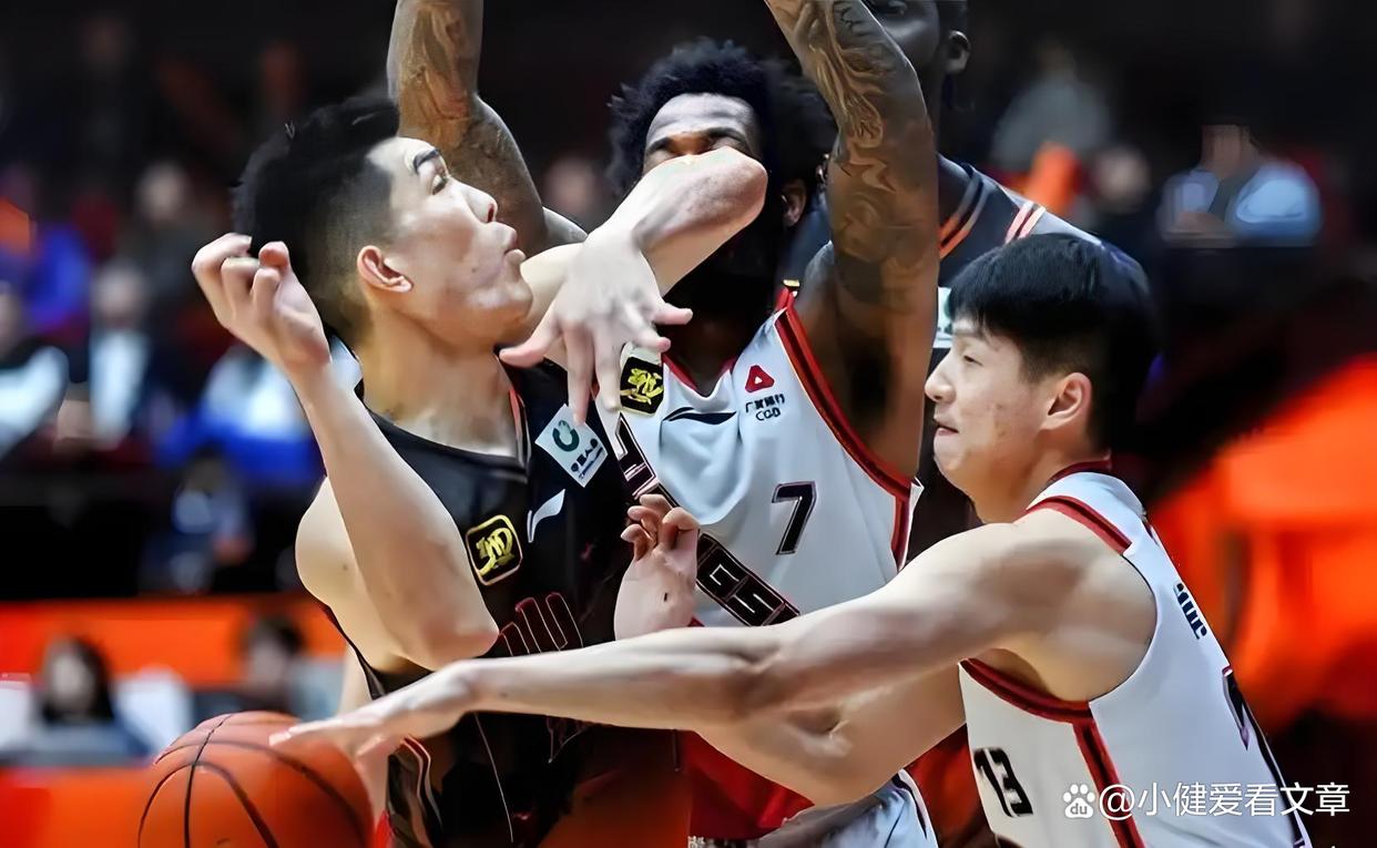 山东男篮迎中超关键赛，赛前单刀错失，质疑声仍在，年轻球员得到机会的简单介绍-爱游戏娱乐平台